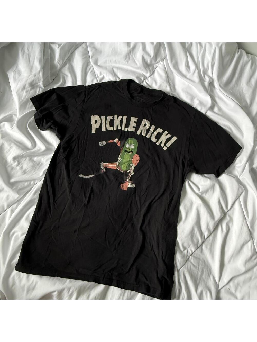 Pickle Rick rick and morty t-shirt medium